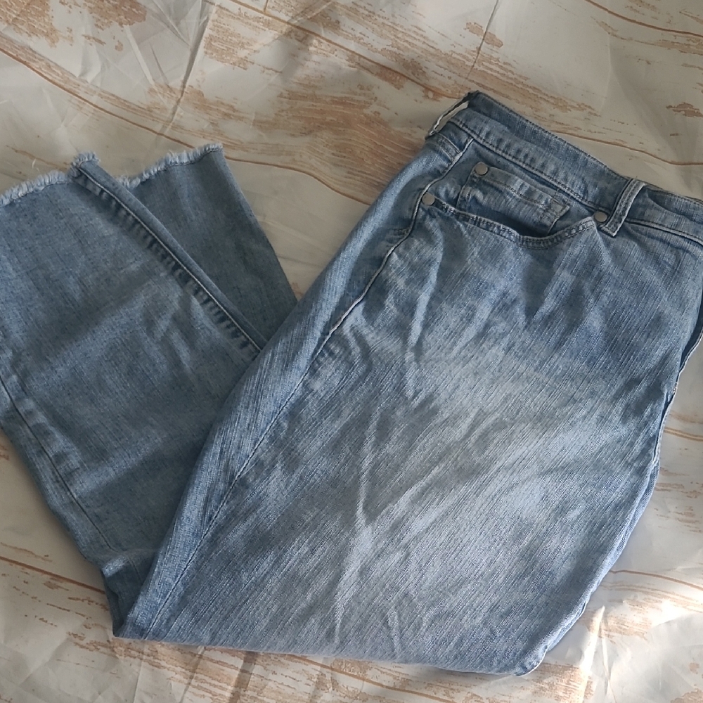 Torrid‎ .. Crop Boyfriend .. Vintage Stretch .. 18